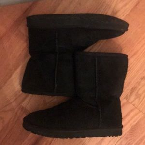 Black Ugg Classic Short Boots